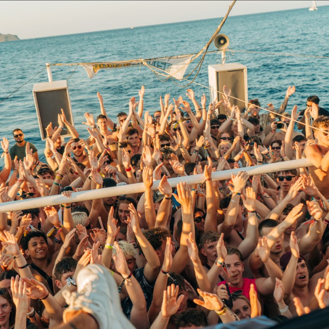 BOATCHELLA | SUMMER ROCKZ  in Boachella assembly point
